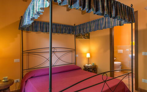 Il Casale del Nonno 8+2: Möbel, Interior Design, Bett, Schlafzimmer, Linens, Bettdecke, Bedding, Fussboden, Zimmer, Decke