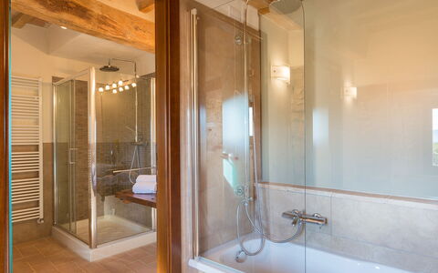 Santa Illuminata 12: Badezimmer, Flooring, Armatur, Interior Design, Fussboden, Holz, Decke, Zapfhahn, Installation, Beleuchtung