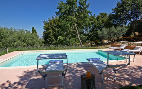 Monterzi 4: Schwimmbad, Möbel, Gartenmöbel, Garten, Schatten, Hinterhof, Tisch Im Freien, Estate, Garten, Landscaping