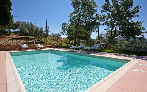 Monterzi 4: Schwimmbad, Resort, Verbundwerkstoff, Gartenmöbel, Eco Hotel, Schatten, Garten, Water Feature, Hinterhof, Fliese