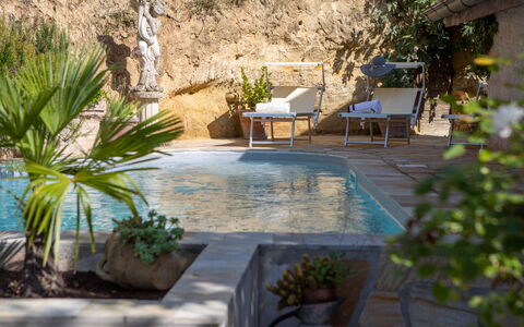 Villa Agave 8: Schwimmbad, Gartenmöbel, Möbel, Resort, Blumentopf, Regenschirm, Sonnenliege, Stuhl, Water Feature, Eco Hotel