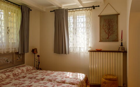 Villa Agave 8: Möbel, Wand, Interior Design, Schlafzimmer, Bett, Holz, Bettdecke, Textil, Bedding, Linens