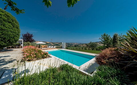 Casa Angela 6: Blau, Strauch, Garten, Schwimmbad, Landscaping, Estate, Schatten, Garten, Villa, Hazienda