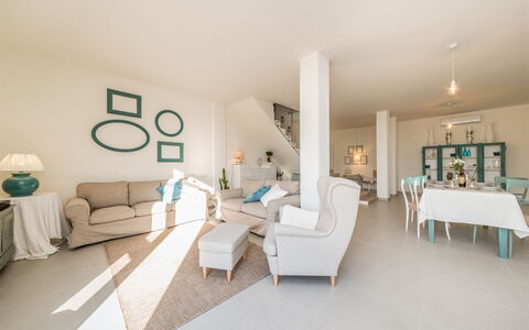 Casa di Eolo 8+2: Möbel, Interior Design, Flooring, Fussboden, Couch, Decke, Wohnzimmer, Zimmer, Tabelle, Stuhl
