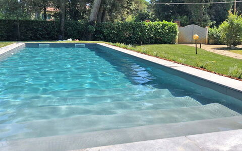 Villa la Meridiana 8+1: Blau, Schwimmbad, Verbundwerkstoff, Garten, Landscaping, Water Feature, Hinterhof, Fliese, Schatten, Design