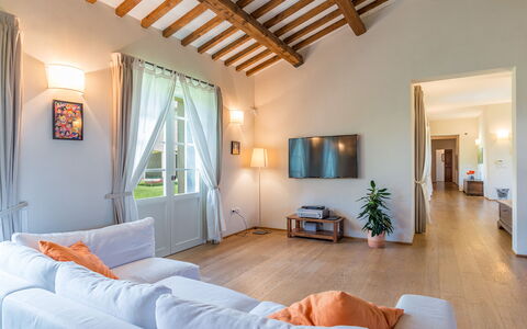 Tenuta Bellafonte 14: Möbel, Interior Design, Flooring, Decke, Zuhause, Fussboden, Couch, Zimmer, Beleuchtung, Wohnzimmer