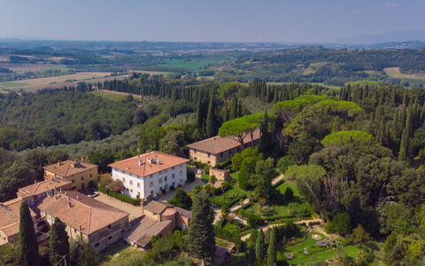 Tenuta di Pratello 24: Wohngebiet, Landschaft, Estate, Grundstueck, Menschliche Siedlung, Ländliches Gebiet, Vogelperspektive, Luftaufnahmen, Villa, Vorort