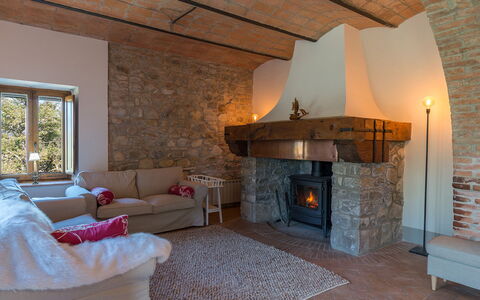 Podere Fabbrica 12: Möbel, Wand, Interior Design, Flooring, Holz, Zimmer, Fussboden, Beleuchtung, Decke, Wohnzimmer