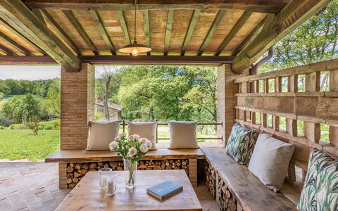 Podere Fabbrica 12: Möbel, Holz, Decke, Veranda, Tabelle, Interior Design, Holzbeize, Hartholz, Stuhl, Gartenmöbel