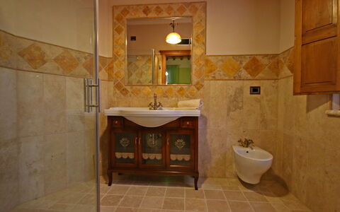 Le Terre di Nunzio 12: Flooring, Interior Design, Wand, Fussboden, Armatur, Badezimmer, Sinken, Decke, Bad Sink, Zapfhahn