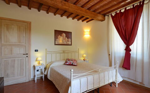 L'Ovile 8: Möbel, Wand, Flooring, Interior Design, Fussboden, Holz, Decke, Bett, Schlafzimmer, Zimmer