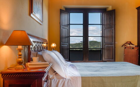 Le Macine 6: Möbel, Schlafzimmer, Bettdecke, Bett, Interior Design, Bedding, Bettrahmen, Nachttisch, Linens, Lampe