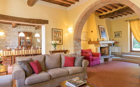 Villa Santa Maria 14: Möbel, Interior Design, Wand, Flooring, Couch, Fussboden, Holz, Wohnzimmer, Decke, Zuhause