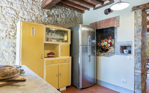 Villa Santa Maria 14: Wand, Interior Design, Küche, Holz, Küchengerät, Major Appliance, Flooring, Möbel, Countertop, Zuhause