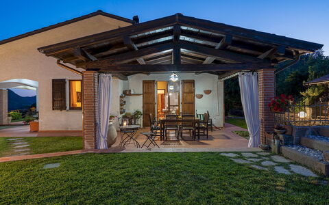Villa Costanza 6: Möbel, Veranda, Zuhause, Stuhl, Dach, Estate, Hütte, Blumentopf, Terrasse, Tür