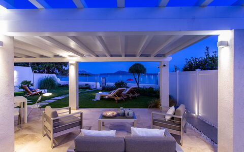 Villa Amar 4: Flooring, Decke, Fussboden, Resort, Schwimmbad, Säule, Schatten, Pergola, Outdoor Struktur, Terrasse