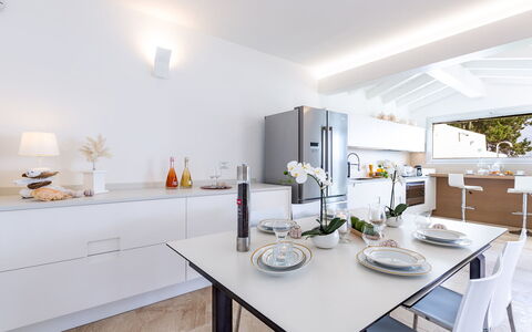 Villa Amar 4: Interior Design, Möbel, Küche, Countertop, Flooring, Zuhause, Beleuchtung, Wohnung, Decke, Tabelle