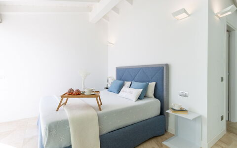 Villa Amar 4: Möbel, Interior Design, Wand, Schlafzimmer, Holz, Bett, Flooring, Zimmer, Fussboden, Zuhause