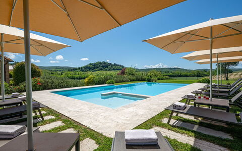 Podere Bellaria 18+2: Bergforms, Schwimmbad, Hügel, Berg, Grundstueck, Garten, Resort, Gartenmöbel, Gebirge, Bergstation