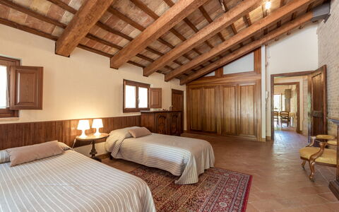 Villa Ambrah 12+1: Interior Design, Möbel, Holz, Flooring, Fussboden, Decke, Bett, Schlafzimmer, Zuhause, Zimmer