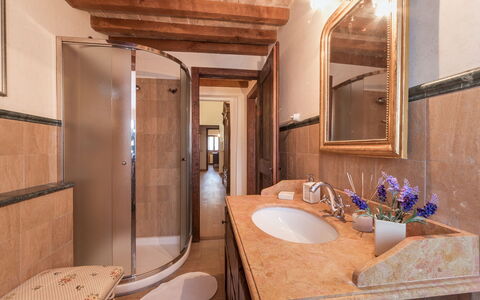 Villa Ambrah 12+1: Interior Design, Flooring, Holz, Armatur, Fussboden, Bad Sink, Badezimmer, Decke, Zapfhahn, Beleuchtung