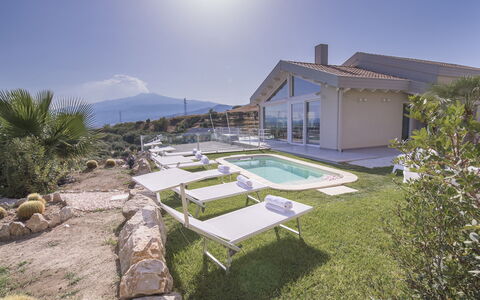 Villa Aura 6: Schwimmbad, Zuhause, Estate, Resort, Villa, Freizeit, Eco Hotel, Landscaping, Schatten, Hazienda