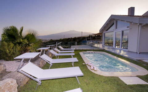 Villa Aura 6: Schwimmbad, Resort, Zuhause, Gartenmöbel, Estate, Eco Hotel, Villa, Schatten, Landscaping, Freizeit