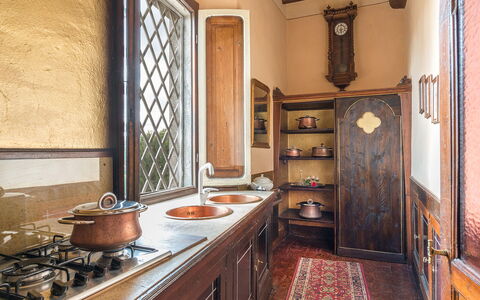 Villa delle Sophore 12: Holz, Interior Design, Braun, Flooring, Cabinetry, Tür, Holzbeize, Küche, Countertop, Schrank