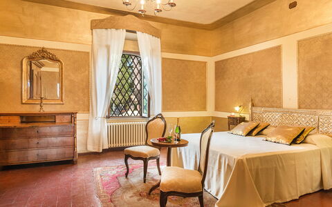 Villa delle Sophore 12: Interior Design, Möbel, Decke, Flooring, Beleuchtung, Fussboden, Zimmer, Schlafzimmer, Bett, Light Fixture