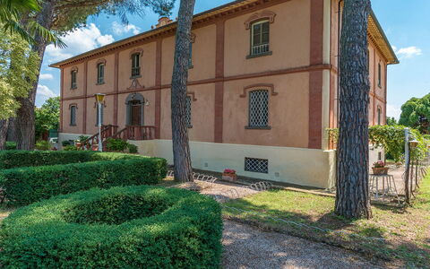 Villa delle Sophore 12: Fassade, Strauch, Menschliche Siedlung, Estate, Garten, Villa, Landscaping, Hazienda, Garten, Villa