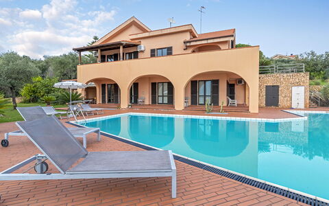 Villa Elda 6: Schwimmbad, Resort, Hazienda, Eco Hotel, Hotel, Villa