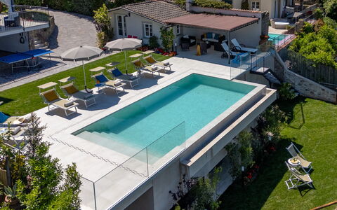 Villa Elena 9+1: Schwimmbad, Resort, Freizeit, Gartenmöbel, Verbundwerkstoff, Eco Hotel, Regenschirm, Erholung, Thermae, Water Feature