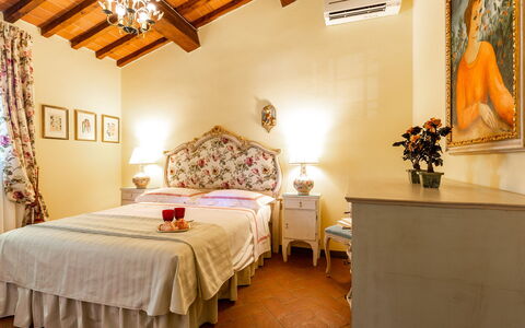 Villa Elisa 16: Möbel, Interior Design, Schlafzimmer, Bett, Textil, Flooring, Bettdecke, Fussboden, Bedding, Linens