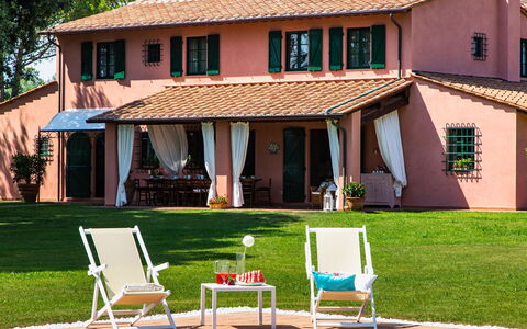 Villa Elisa 16: Zuhause, Garten, Estate, Bauernhaus, Rasen, Hütte, Gartenmöbel, Schatten, Garten, Veranda
