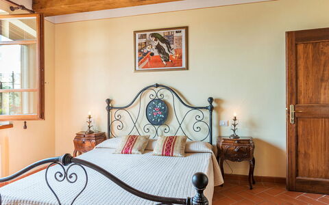 Villa Fabi 6+2: Möbel, Holz, Interior Design, Flooring, Schlafzimmer, Fussboden, Bett, Zuhause, Decke, Zimmer