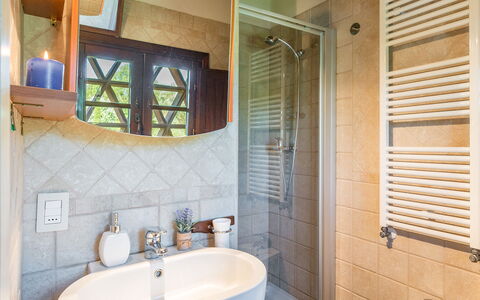 Villa Gino 8+2: Flooring, Interior Design, Fussboden, Armatur, Holz, Badezimmer, Beleuchtung, Zimmer, Installation, Zuhause