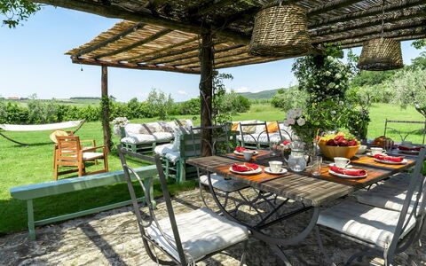 Villa Il Meluccio 12: Möbel, Gartenmöbel, Tabelle, Stuhl, Tisch Im Freien, Garten, Küche & Esszimmer Tisch, Schatten, Terrasse