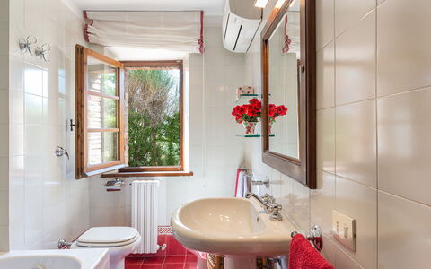 L'Alcova 8+2: Interior Design, Armatur, Flooring, Bad Sink, Badezimmer, Fussboden, Zuhause, Zapfhahn, Sinken, Zimmer