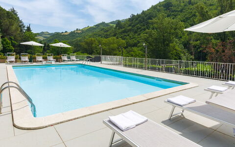 La Villa Dina 10: Schwimmbad, Resort, Eco Hotel, Gartenmöbel, Hotel, Thermae, Ferienort, Sonnenliege, Villa