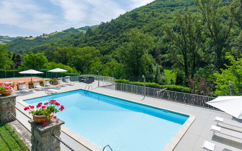 La Villa Dina 10: Schwimmbad, Resort, Eco Hotel, Thermae, Gartenmöbel, Hotel, Freizeit, Villa, Ferienort, Landscaping