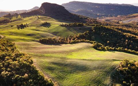 Il Poggiarellino 14: Bergforms, Hügel, Natürliche Landschaft, Ökoregion, Wiese, Hochland, Berg, Terrain, Landschaft, Senke
