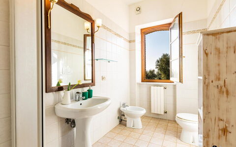Il Poggiarellino 14: Armatur, Badezimmer, Flooring, Interior Design, Zapfhahn, Installation, Sinken, Fussboden, Bad Sink, Toilette