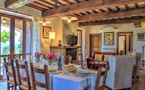Villa Bella 8: Möbel, Wand, Interior Design, Tabelle, Stuhl, Holz, Flooring, Küche & Esszimmer Tisch, Esszimmer, Zuhause