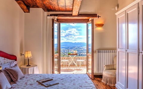 Villa Bella 8: Stuhl, Balkon, Zimmerpflanze, Hotel, Villa, Bergdorf, Linens