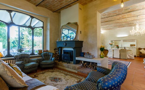 La Casa di Nanì 8: Möbel, Interior Design, Wand, Couch, Holz, Flooring, Stuhl, Decke, Wohnzimmer, Fussboden