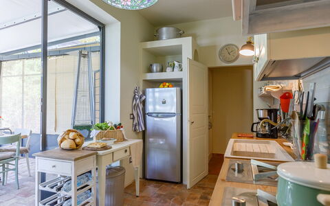 La Casa di Nanì 8: Möbel, Interior Design, Küche, Countertop, Decke, Küchengerät, Flooring, Beleuchtung, Major Appliance, Light Fixture
