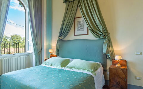 Villa Leonardo 30+6: Möbel, Interior Design, Schlafzimmer, Bett, Bedding, Linens, Bettdecke, Textil, Zimmer, Beleuchtung