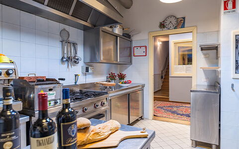 Villa Leonardo 30+6: Küche, Küchengerät, Major Appliance, Countertop, Herd, Beleuchtung, Möbel, Haushaltsgerät, Gasherd, Zuhause