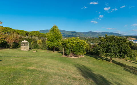 Villa Leonardo 30+6: Himmel, Baum, Bergforms, Natur, Gras, Hügel, Natürliche Landschaft, Berg, Wiese, Landschaft
