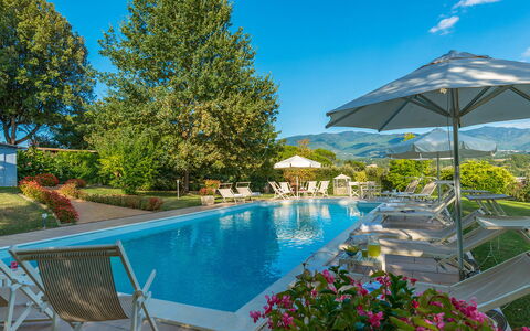 Villa Leonardo 30+6: Bergforms, Berg, Schwimmbad, Hügel, Gebirge, Resort, Eco Hotel, Regenschirm, Garten, Bergstation